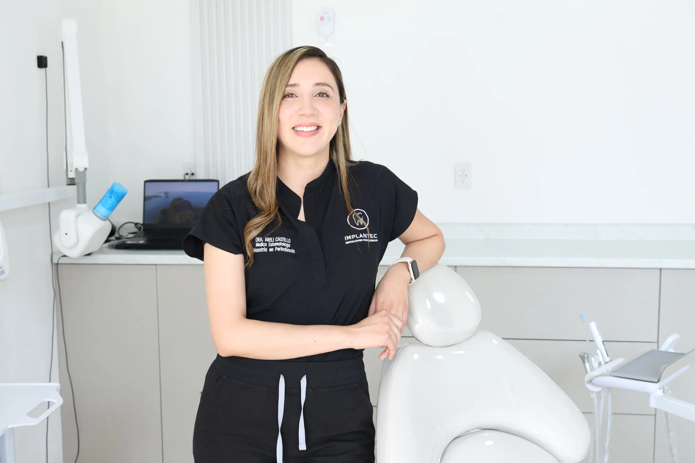 Dr. Areli Castillo at the Implantec office