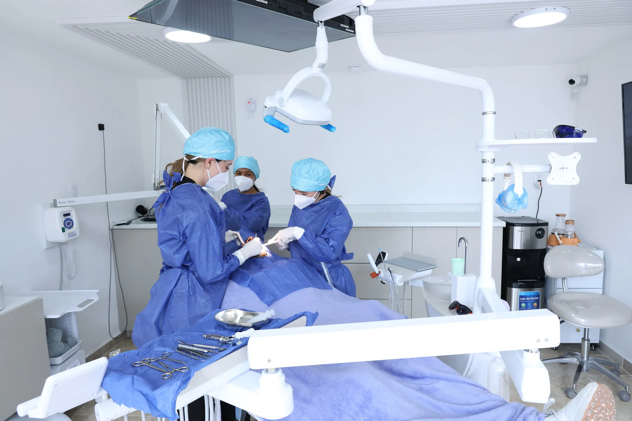 Cirugía de implantes en Implantec